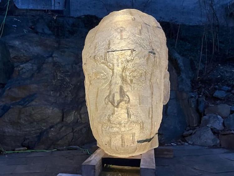 米格尔·霍恩的阿布人头雕塑